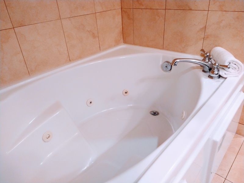 Contemporary Jetted Tub